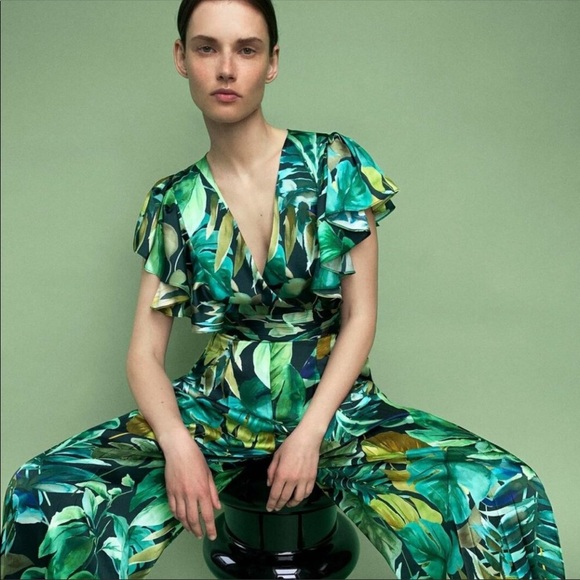 NEW!! HP 🥳🥳🥳Zara Leaf Print Jumpsuit - Picture 2 of 10